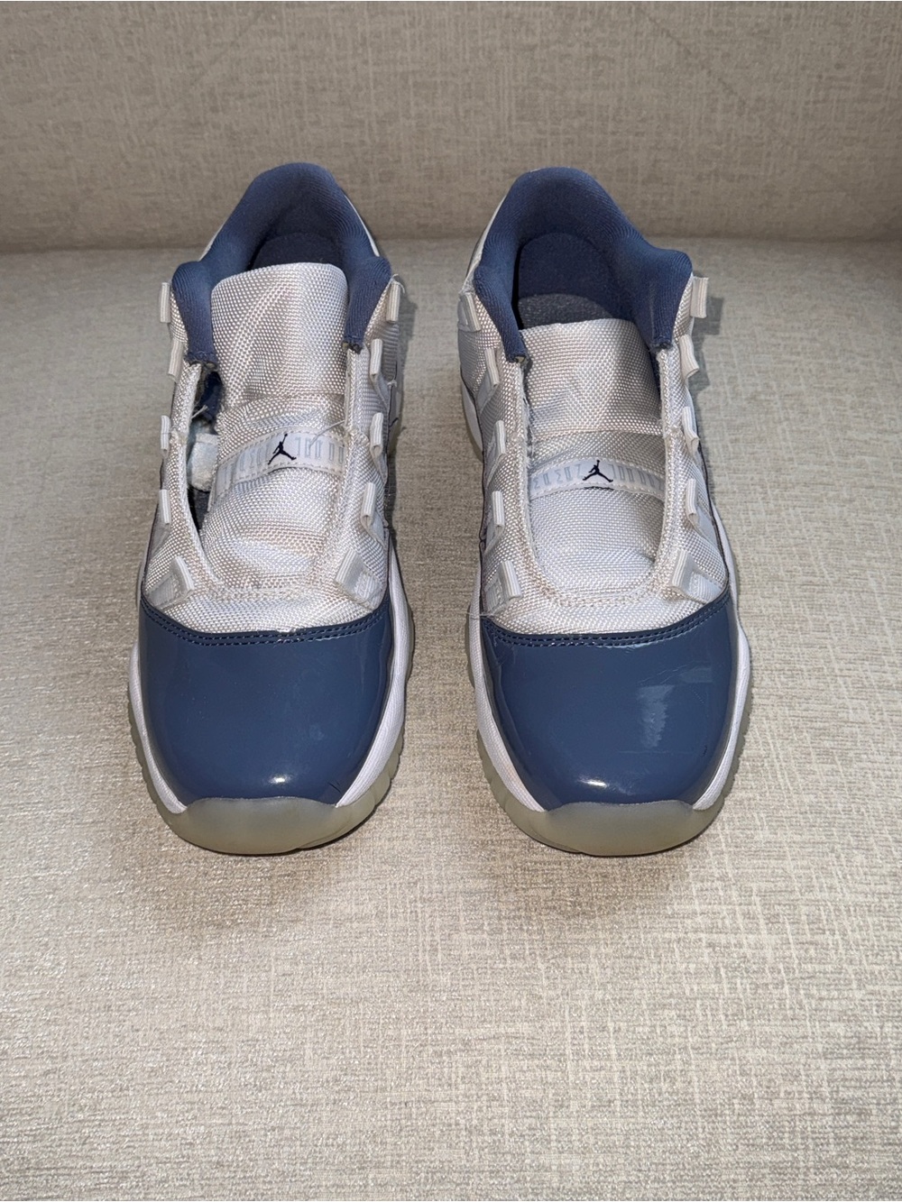 Jordan Low Top Sneakers in White and Navy